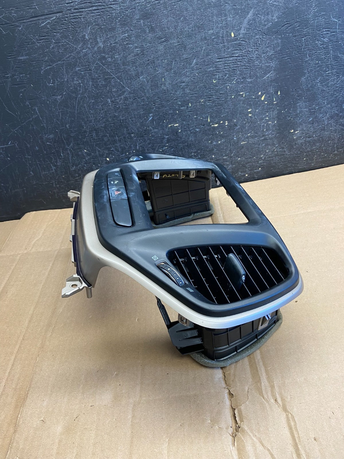 2014 to 2020 Jeep Cherokee Center Radio Climate Control Vent Bezel AI5975 DG2