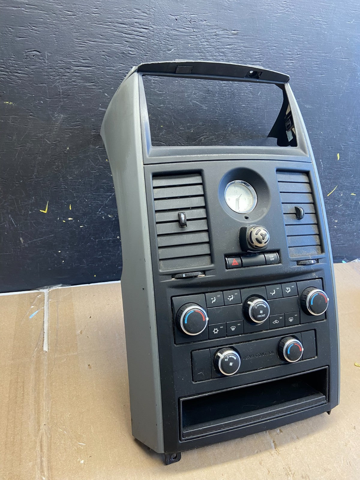 2008-2010 Chrysler Town Country Climate Control Panel Center Dash Trim AB1982 DG2