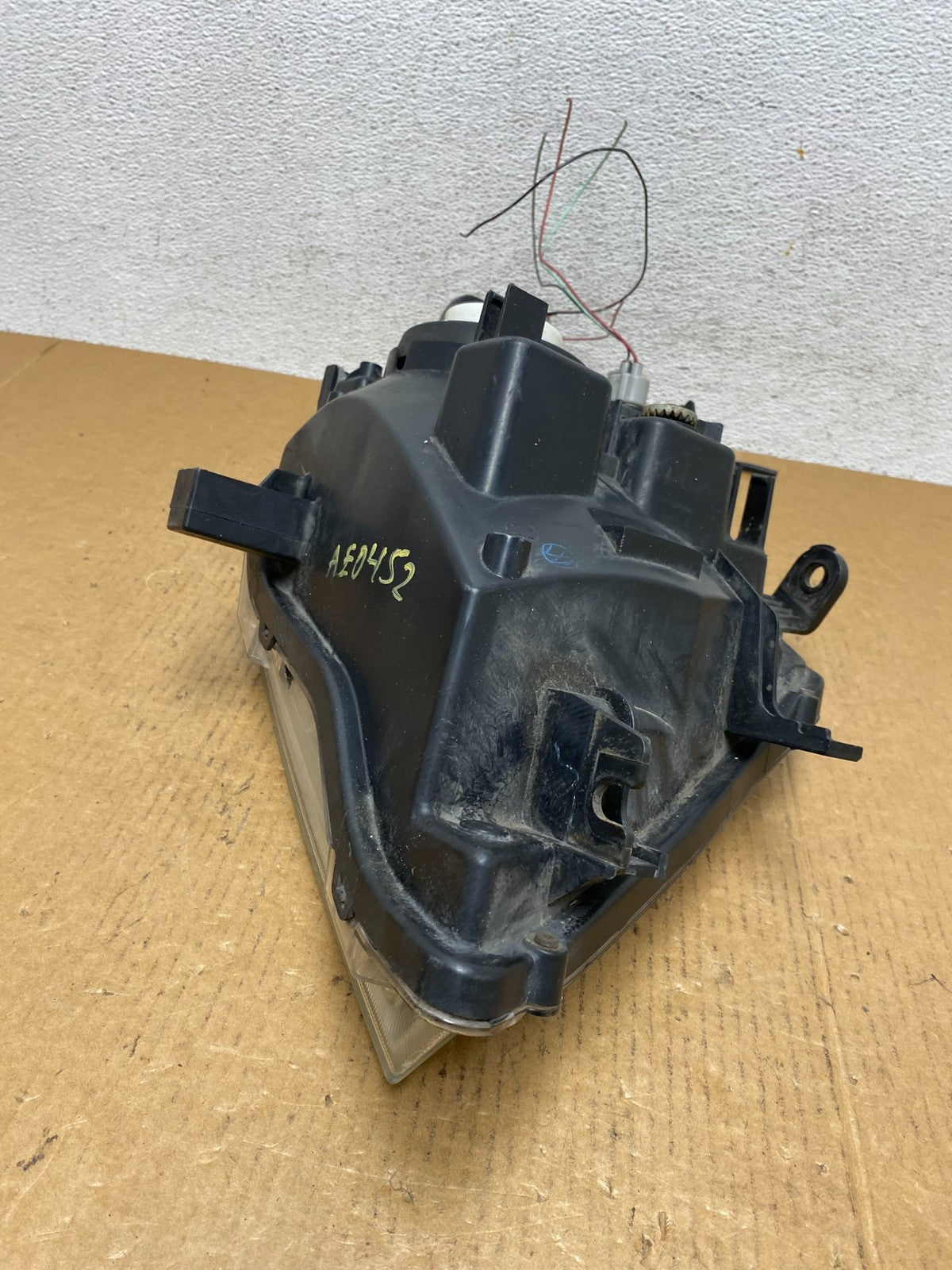 2008 to 2012 Nissan Pathfinder Halogen Headlight Left Driver Lh AE0452 DW8