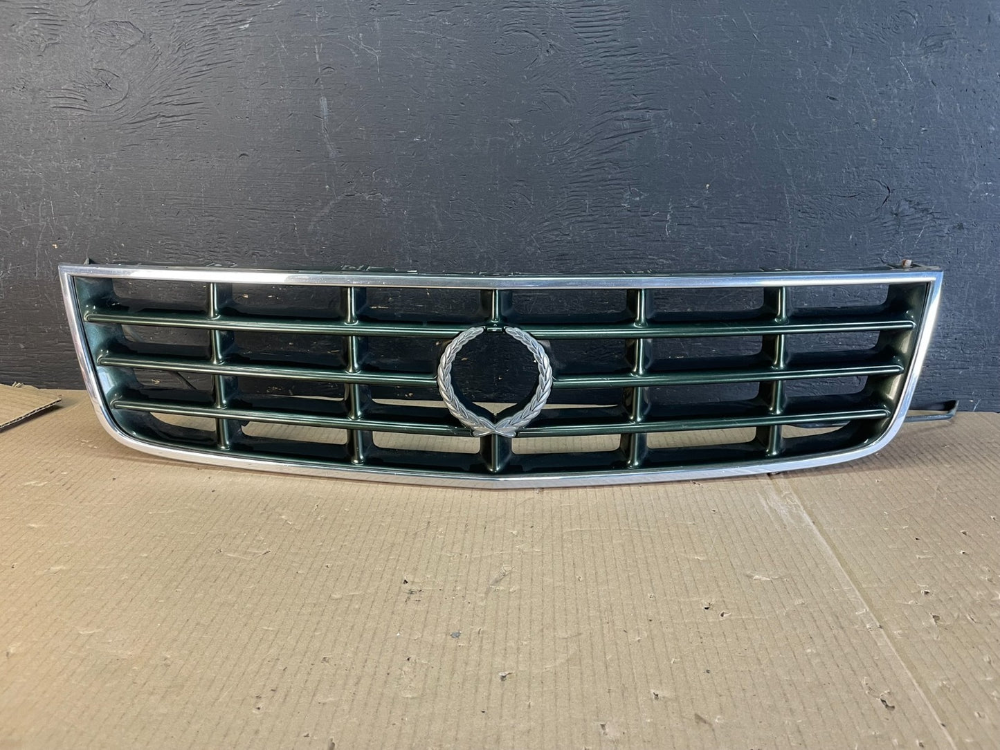1998 to 2004 Cadillac Seville Front Upper Grille Grill AE3712 DG0