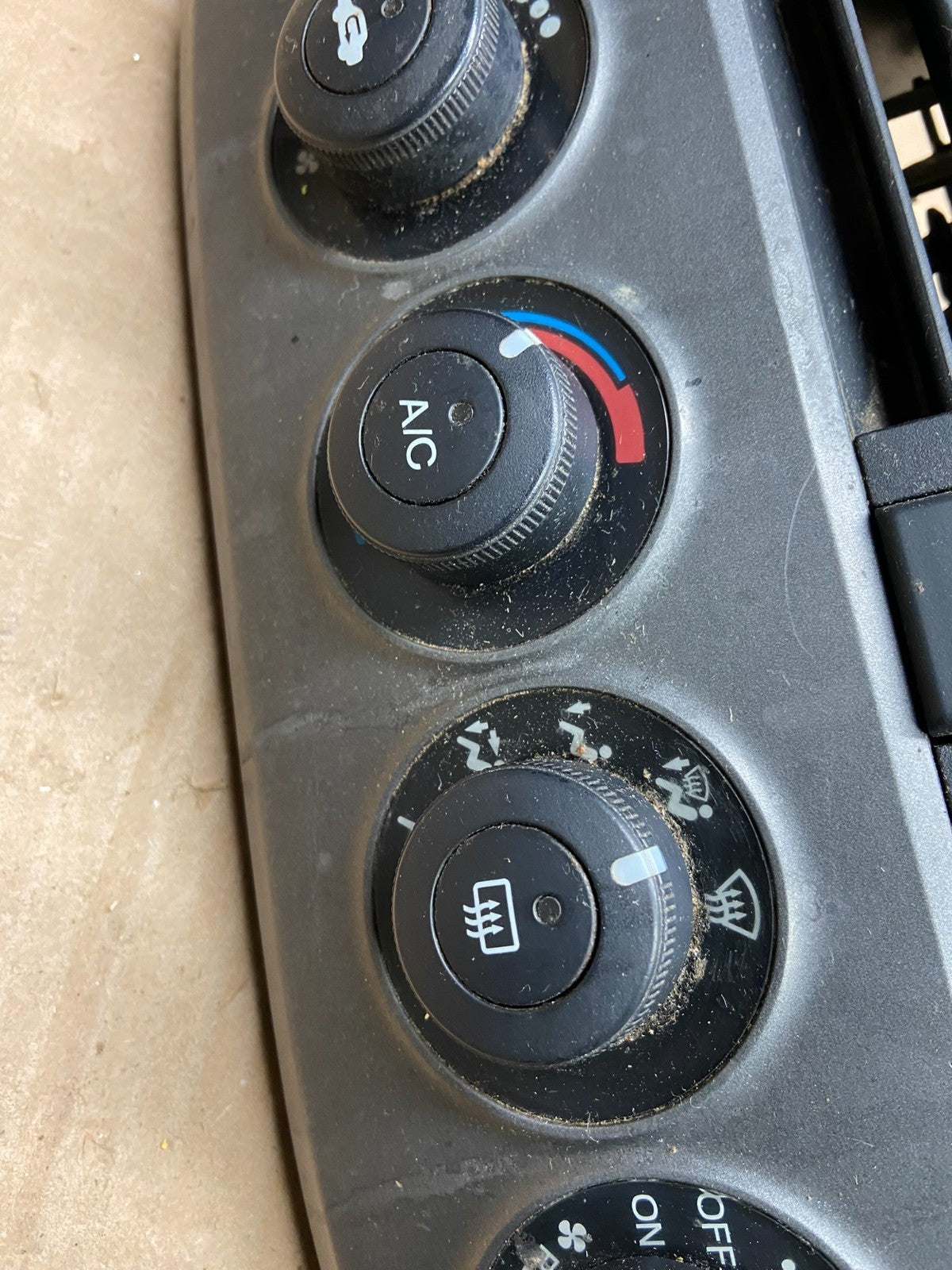 2005 to 2010 Honda Odyssey  Radio Climate Control Dash Trim Bezel Oem Y2363 DG3