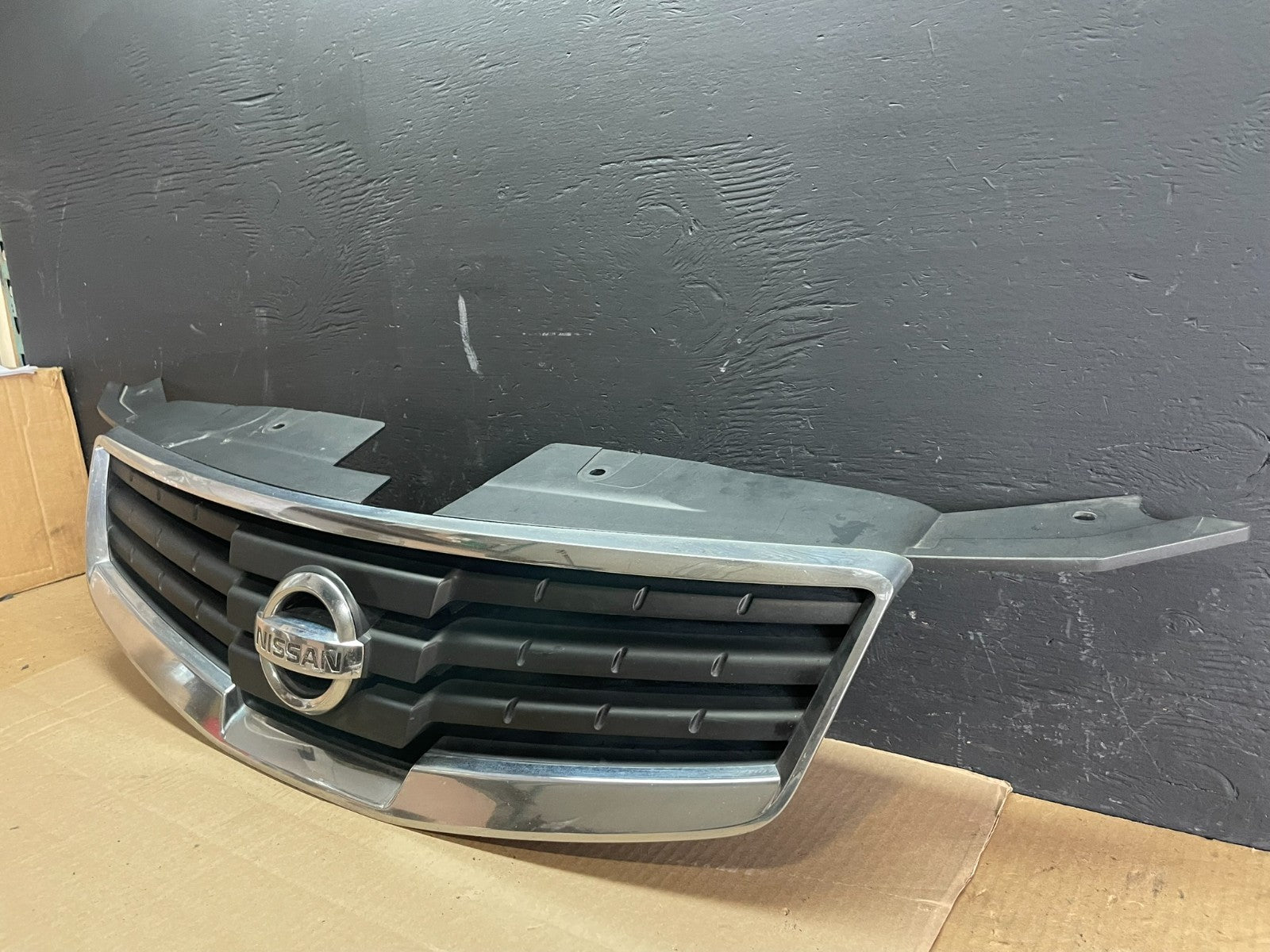 2007 to 2008 Nissan Maxima Front Upper Grill Grille Chrome OEM AB7583 DG1