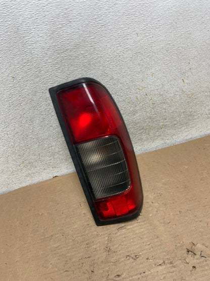 1998 1999 2000 Nissan Frontier Right Passenger RH Side Tail light AI1010 LK2