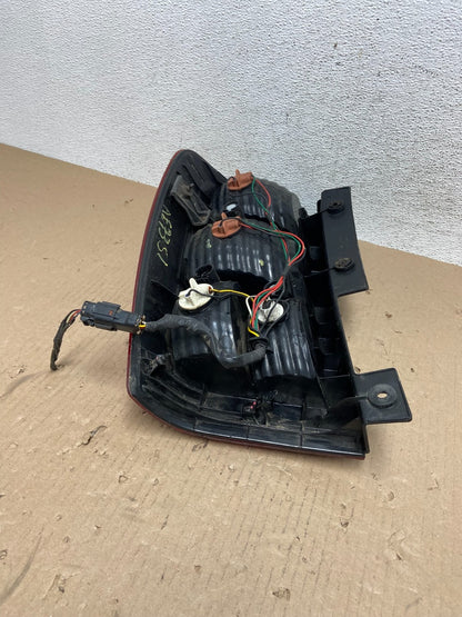 2007 2010 Hyundai Entourage Right Passenger RH Tail Light AE7351 DW8