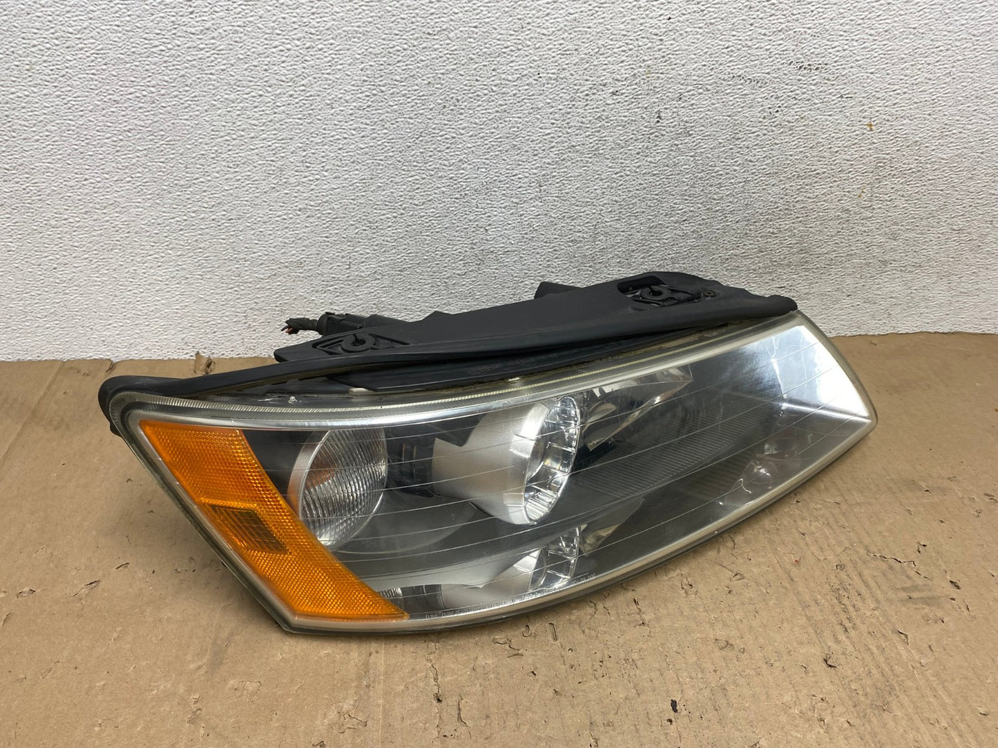2006-2008 Hyundai Sonata Right Passenger Rh Side Headlight Halogen AE9313 LK2
