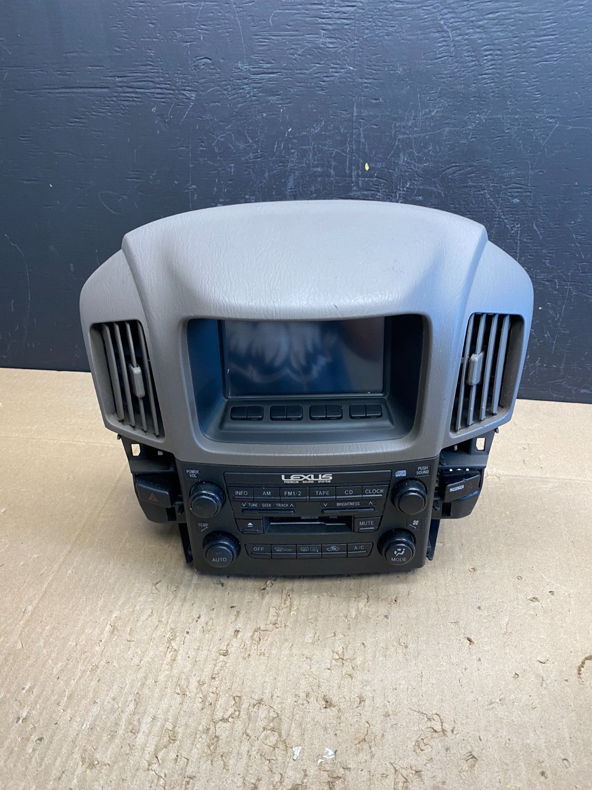 2001 to 2003 Lexus Rx300 Radio Receiver Head Unit + Bezel Surround AC4732 DG0