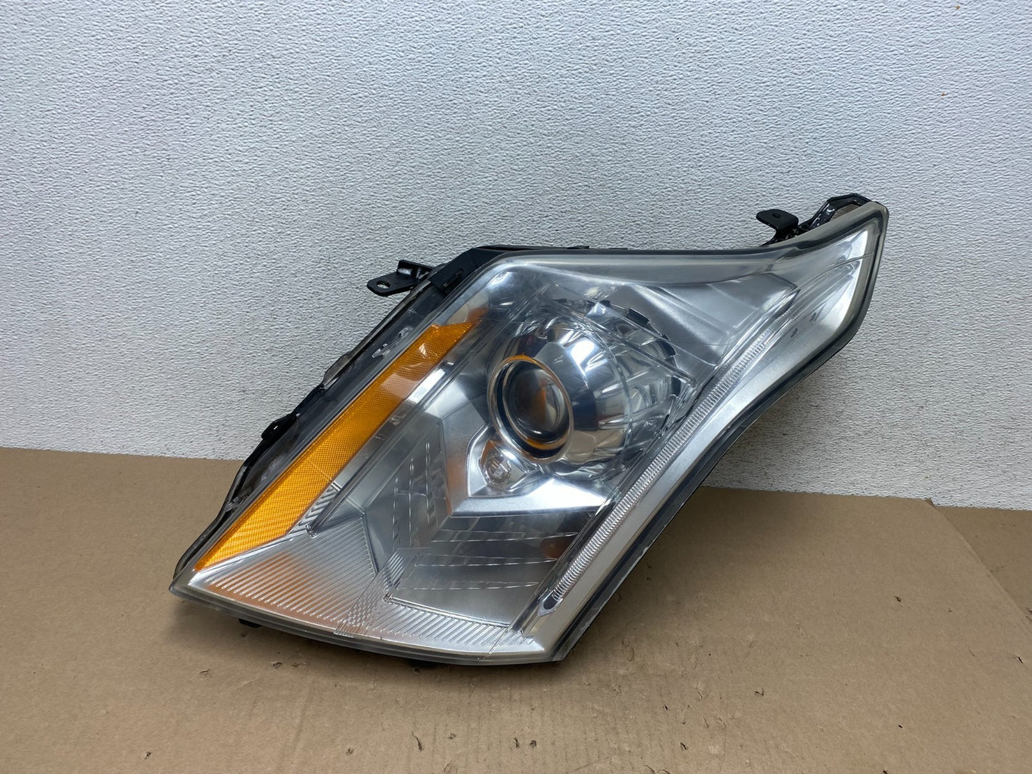 Xenon 2010 to 2016 Cadillac SRX Left Driver LH Side Headlight AG6740 DW0