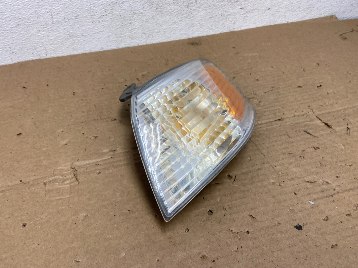 2000 - 2001 Toyota Camry Front Left Driver Lh Turn Signal AD4017 DW2