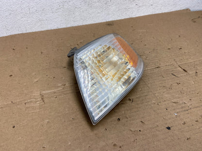 2000 - 2001 Toyota Camry Front Left Driver Lh Turn Signal AD4017 DW2
