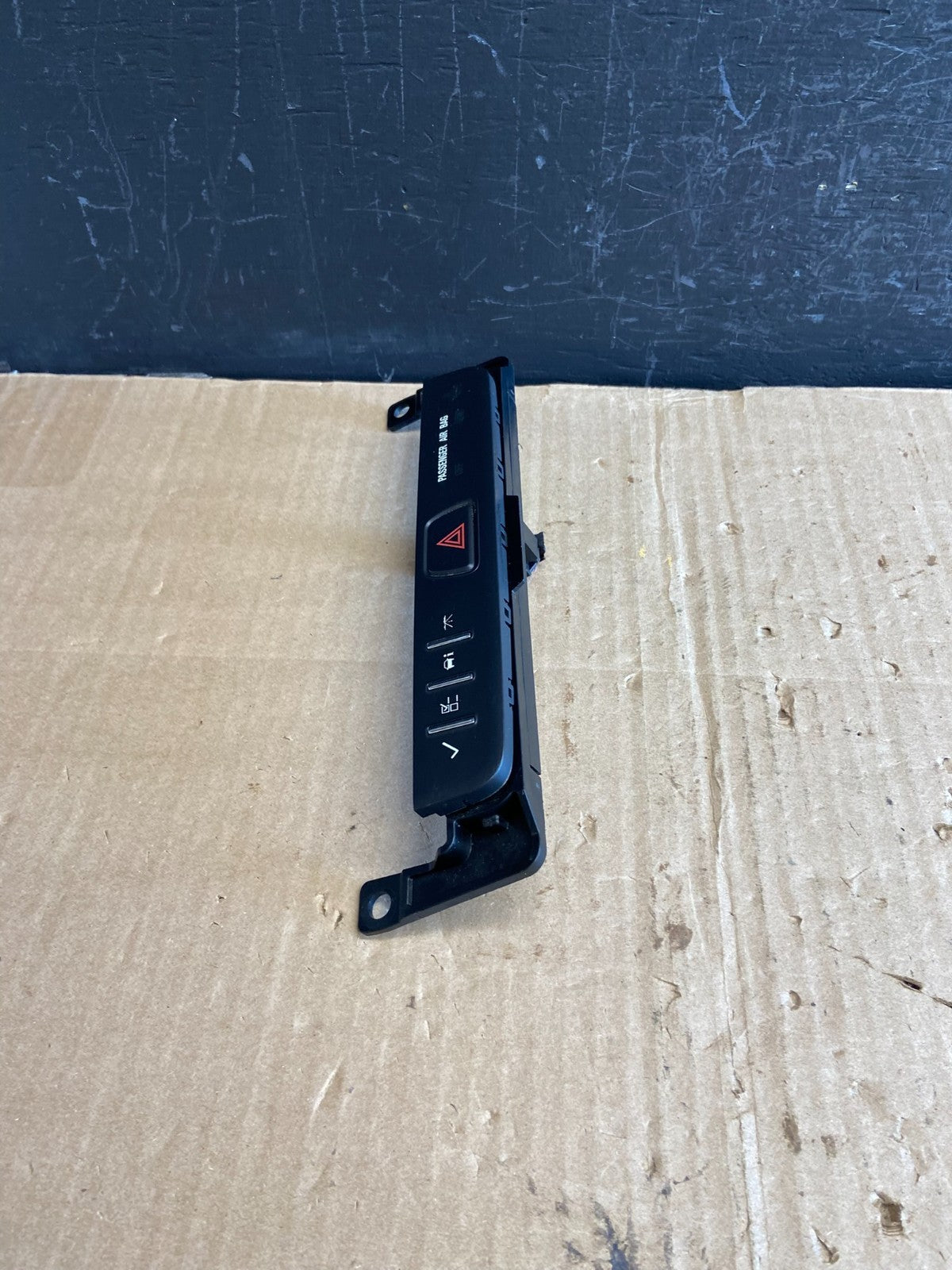 2013 - 2017 Buick Enclave Center Dash Hazard Waring Multi Switch AE1932 DG1
