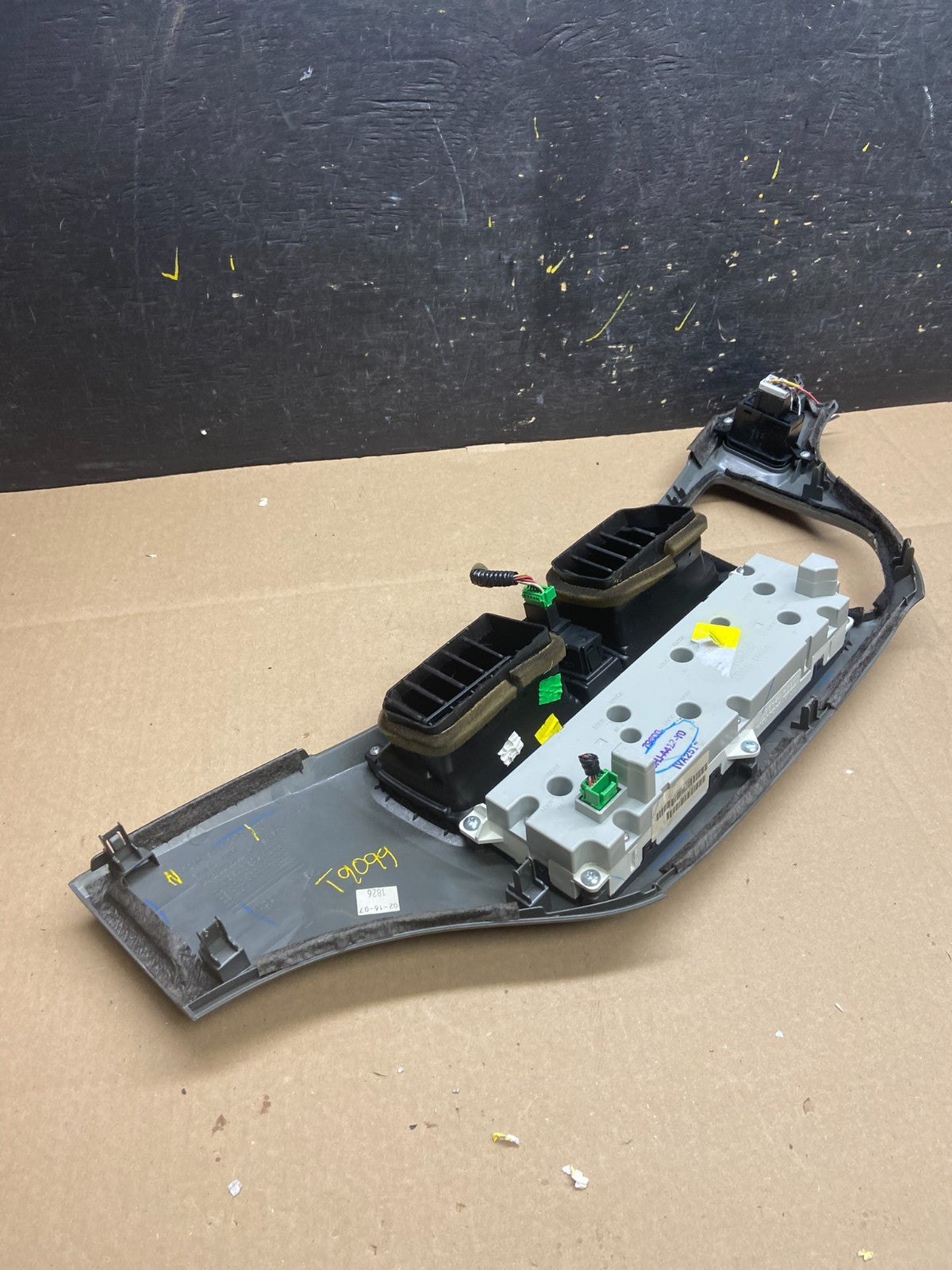 2005 to 2010 Honda Odyssey Radio Climate Control Dash Trim Bezel T9099 DG4