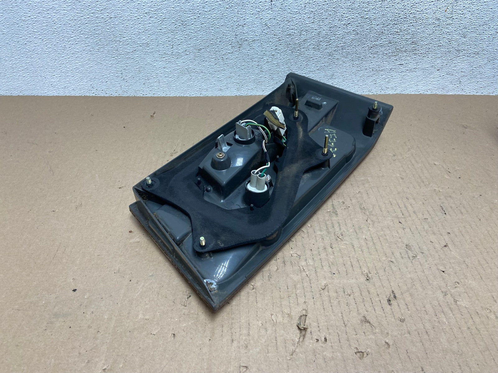 2000 2001 Lexus ES300 Inner Left Driver LH Side Tail Light AE7276 LK3