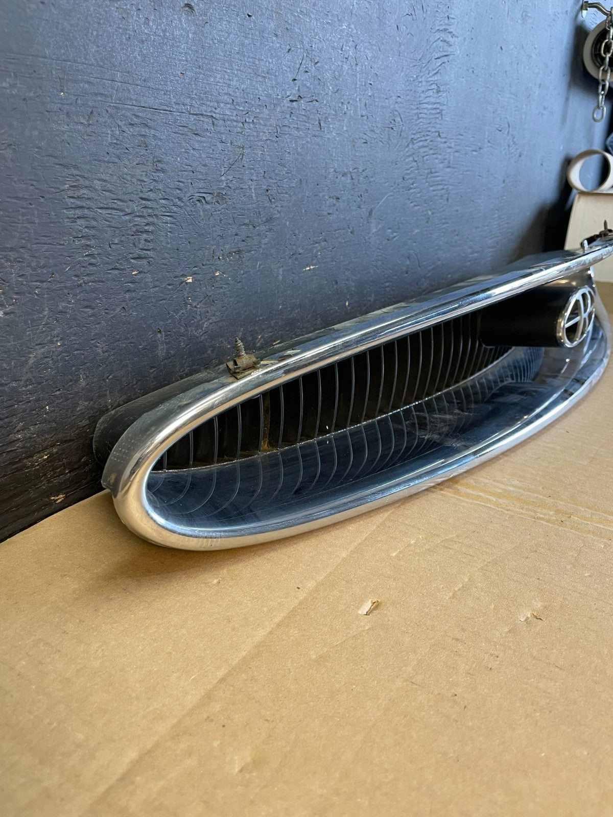 1995 to 1999 Buick Riviera Front Grill With Mounting Brackets Grill Ac54281