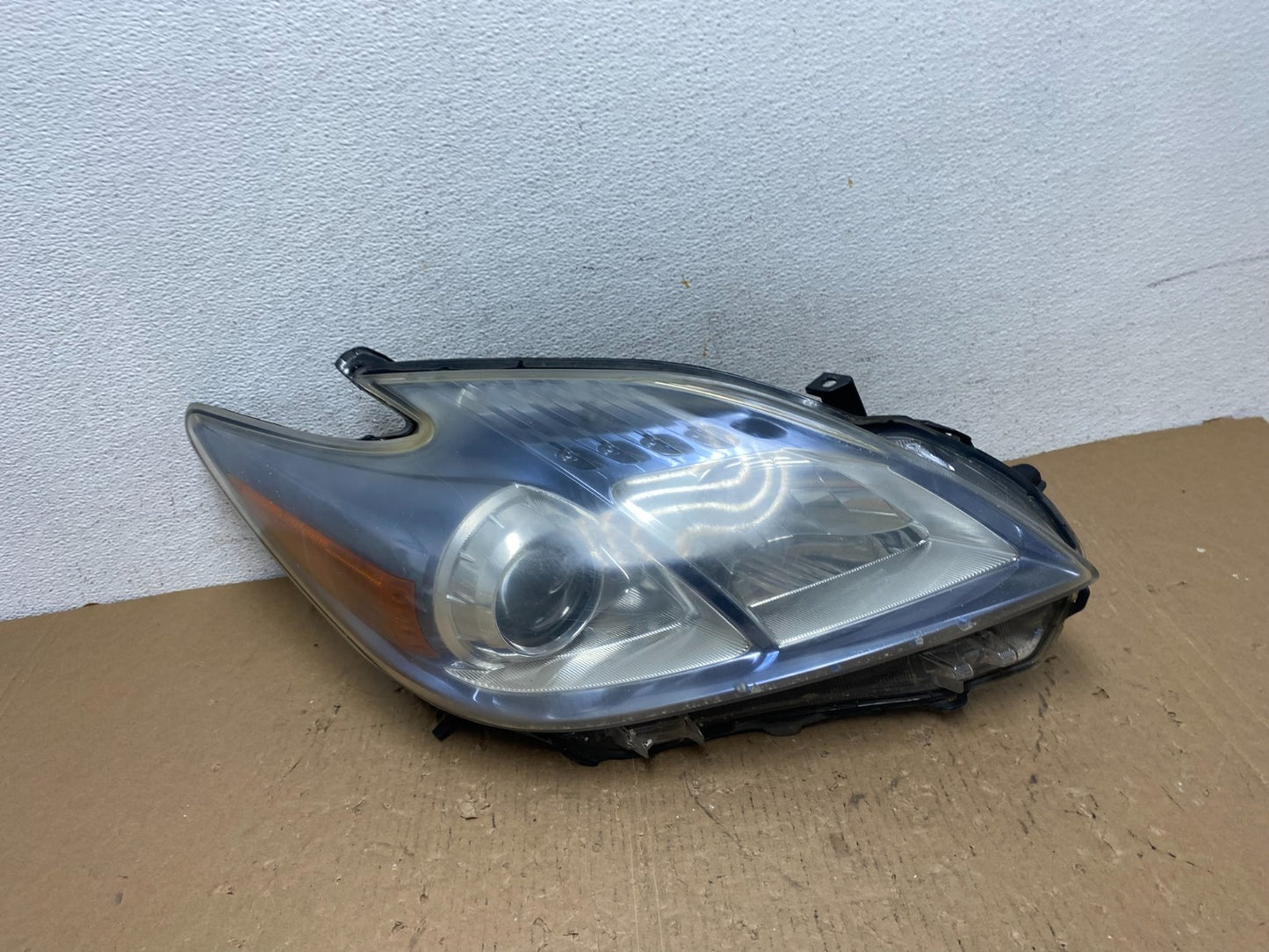 2010 - 2011 Toyota Prius Right Passenger Rh Blue Halogen Headlight AD8130 DW0