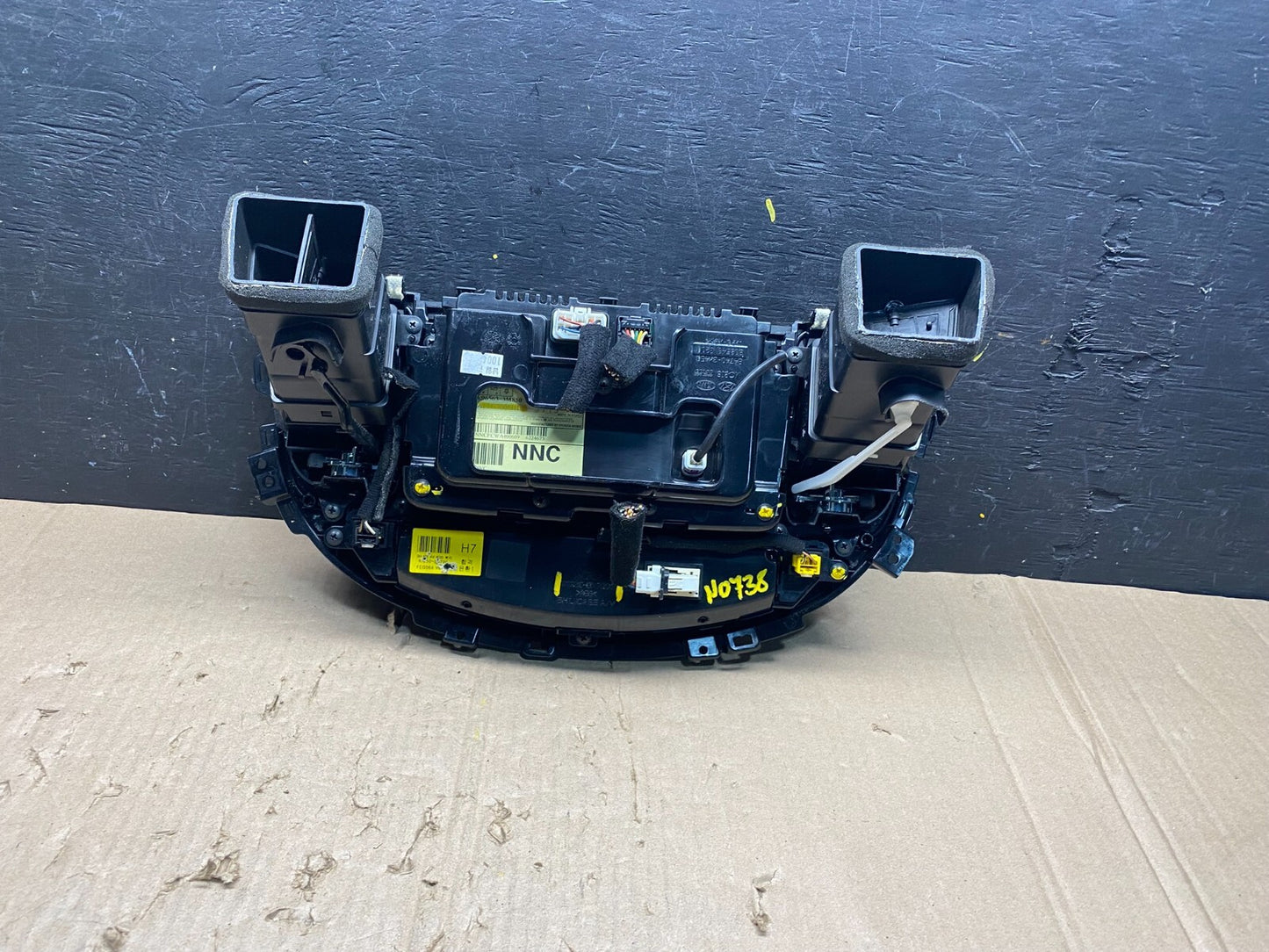 2009 to 2014 Hyundai Genesis A/C Climate Control Screen Bezel Trim N0738 DG4
