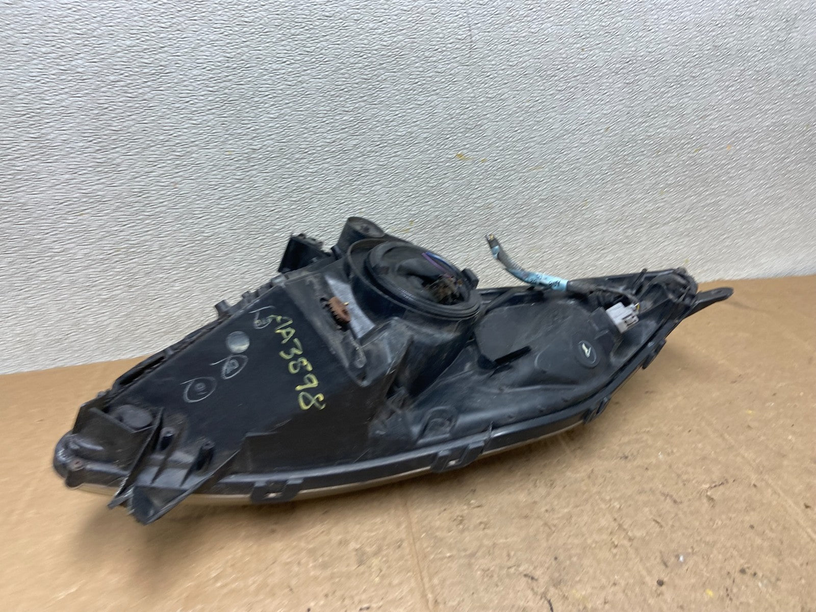 2004 - 2005 Toyota Prius Left Driver Lh Halogen Headlight AA3898 DW8
