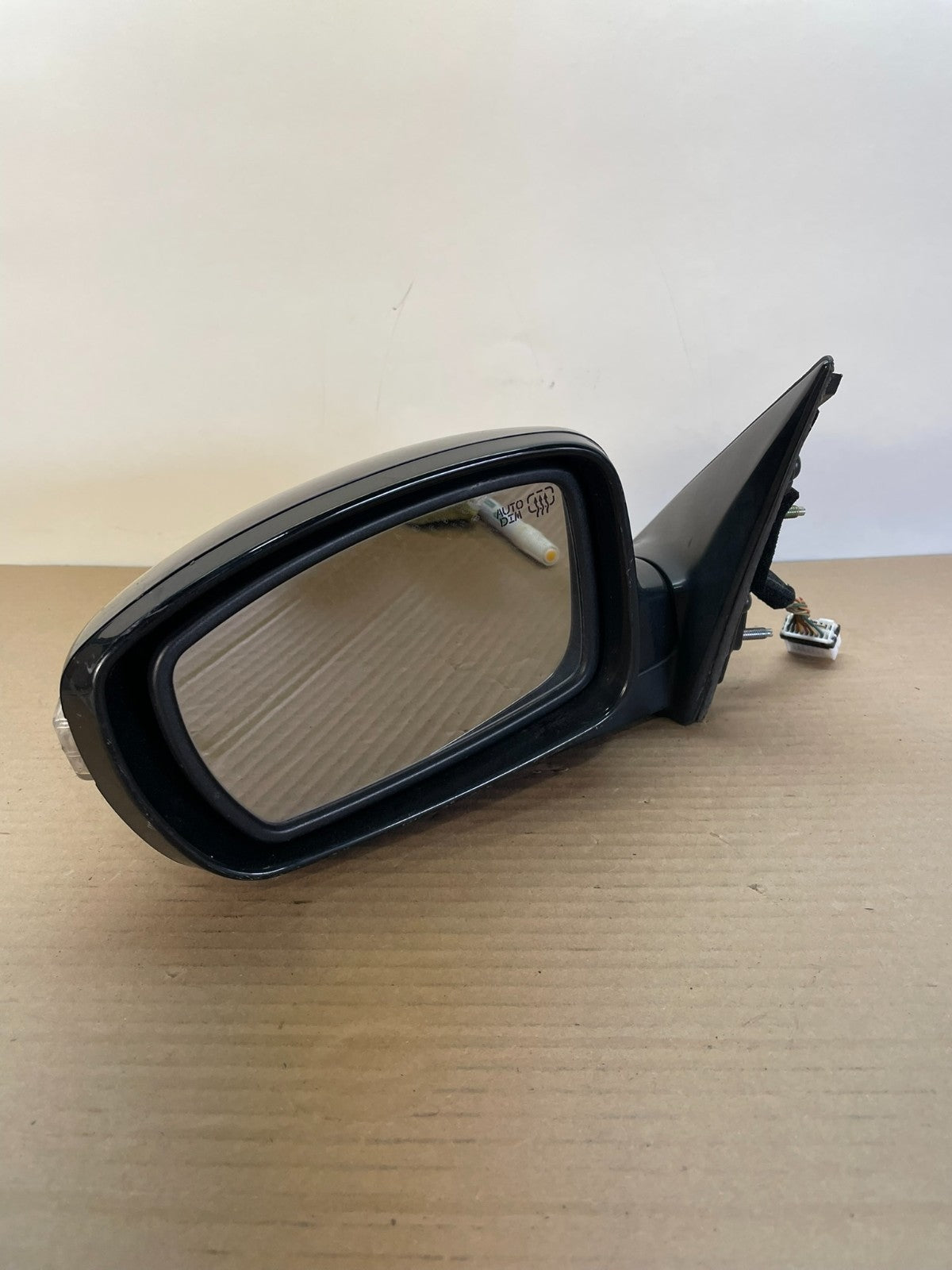 2009 to 2014 Hyundai Genesis Sedan Left Driver Turn Signal Door Mirror AH8660 DG2