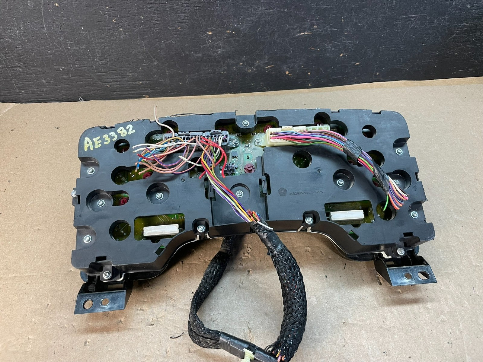 2004 - 2005 Dodge Ram 1500 Instrument Speedometer Gauge Cluster AE3382 DG9