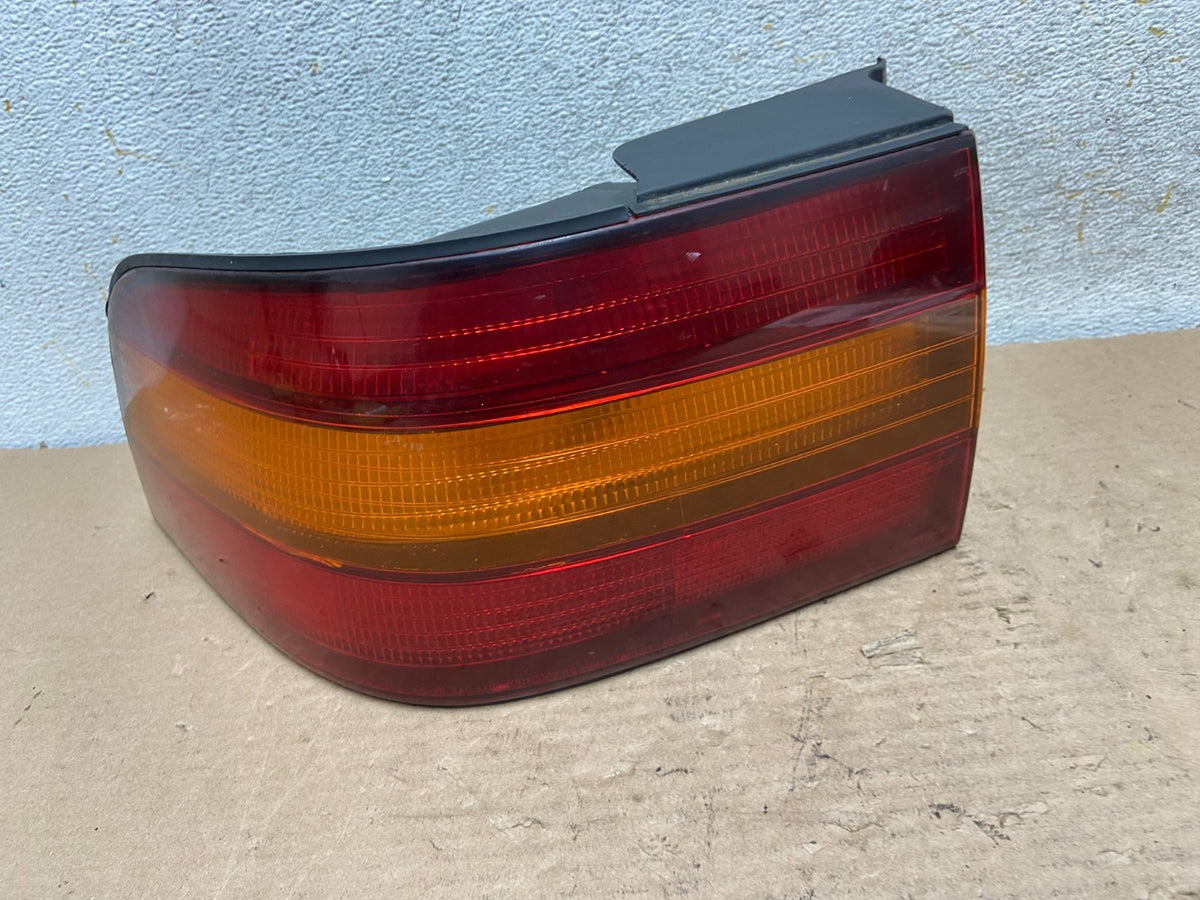 1990 to 1994 Lexus LS400 Left Driver LH Side Tail Light AI0919 DG0
