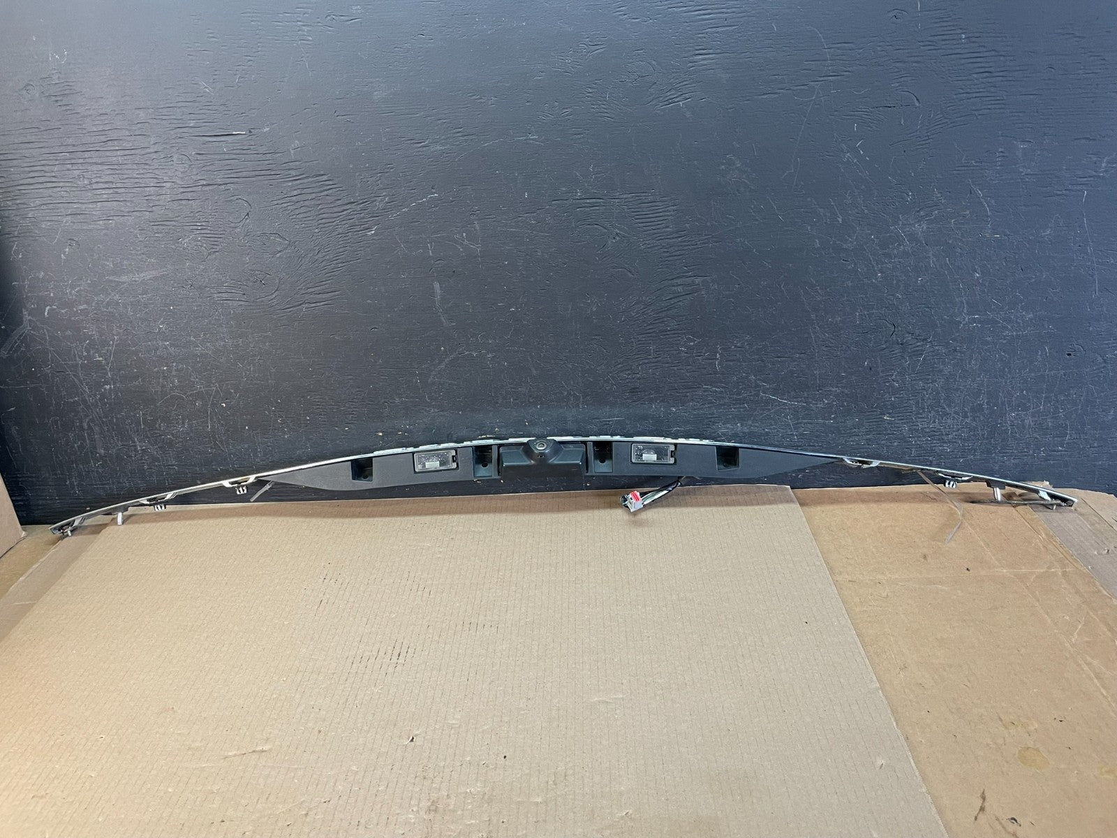 2011-2014 Ford Explorer Rear Tailgate Gate Trim Molding With Camera OE AE3424 DG3