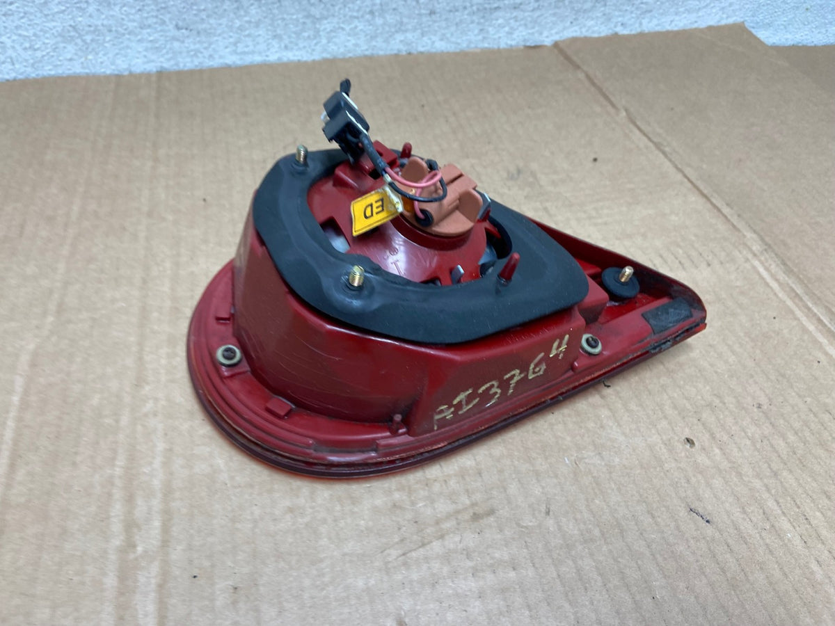 2004 2005 2006 Kia Amanti Right Passenger Side Tail Light Inner AI3764 LK5