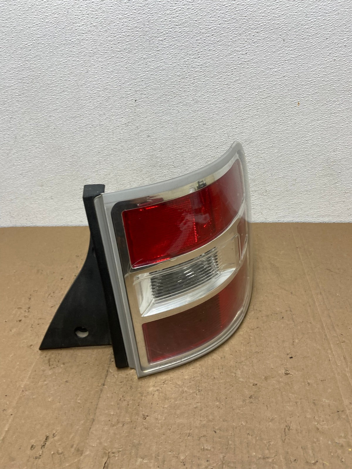 2009 to 2011 Ford Flex Right Passenger RH Side Tail light AC5915 LK2
