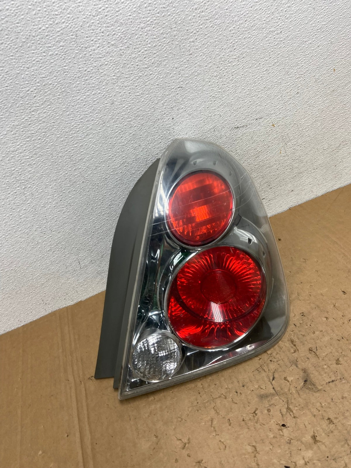2005 to 2006 Nissan Altima Tail Light Right Passenger RH Side AD3312 LK2