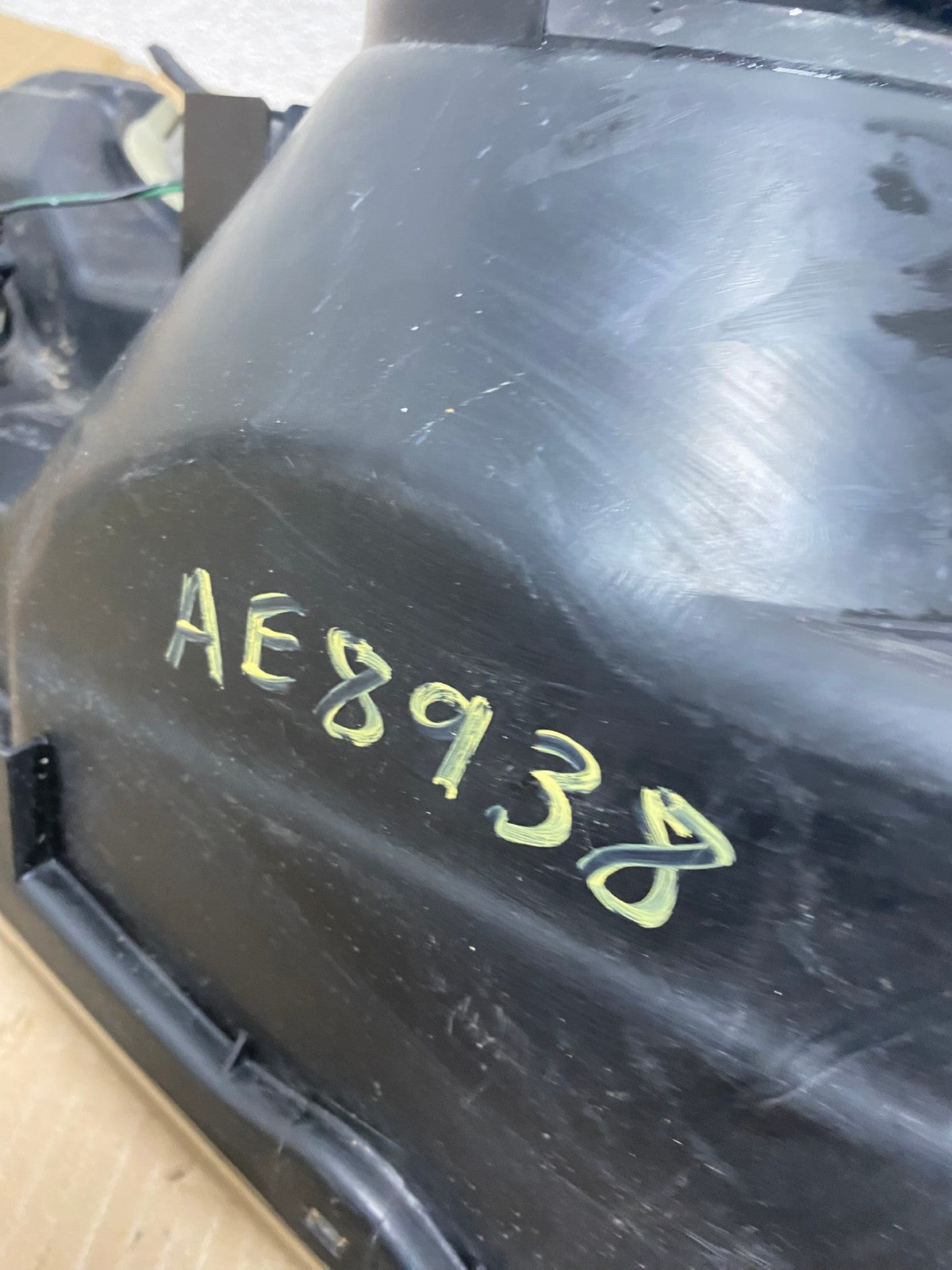 2000 to 2004 Mitsubishi Montero Pajero Left Driver LH Headlight AE8938 LK10