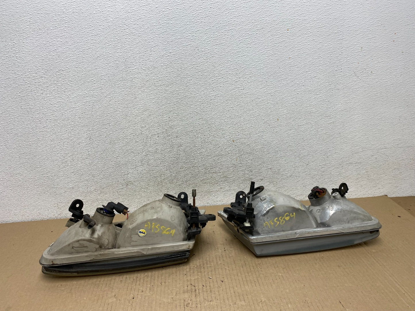 2000 to 2001 Toyota Camry Front Left+Right Side Headlights AF5864 DW8