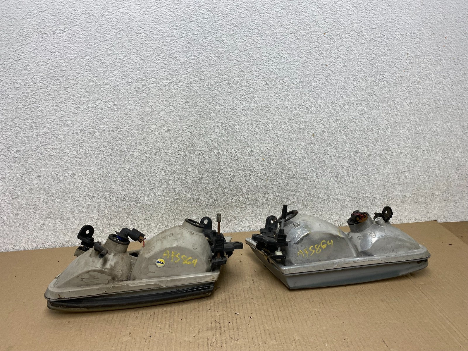 2000 to 2001 Toyota Camry Front Left+Right Side Headlights AF5864 DW8