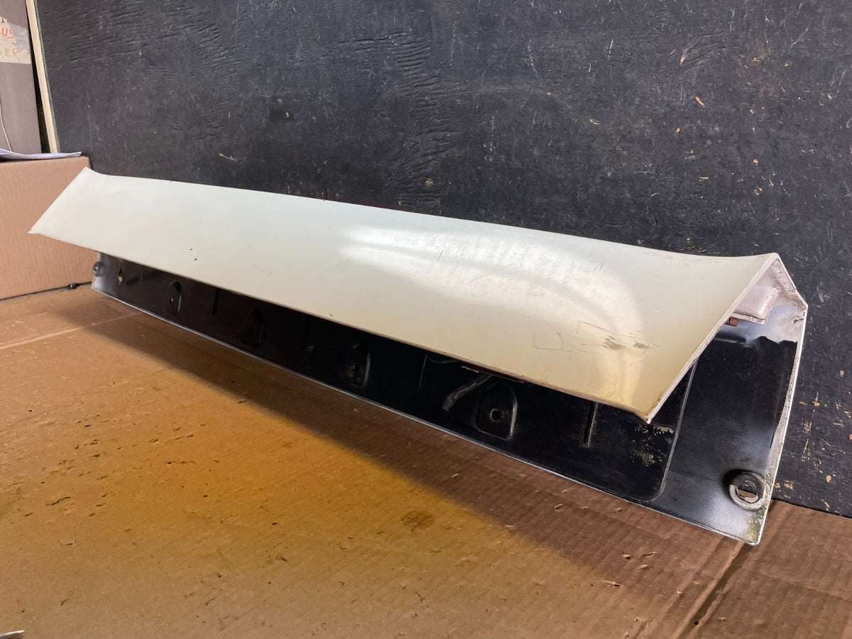 2002-2013 Cadillac EscaladeRear Upper Spoiler 3rd Third Brake Light ab3137 DG7