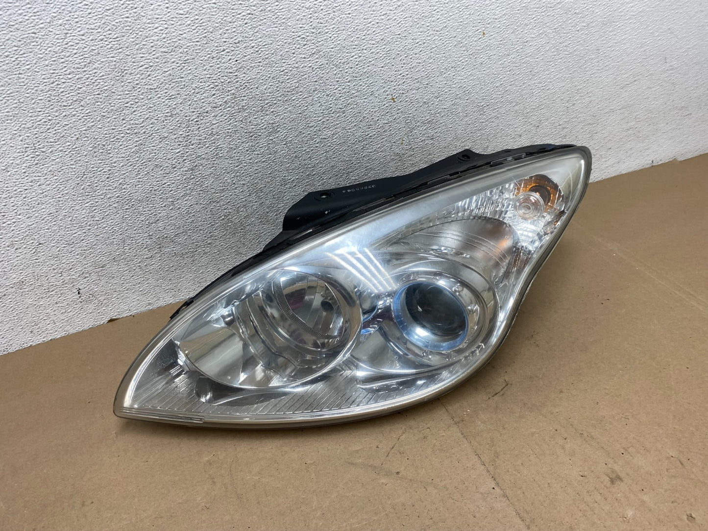 2010 to 2012 Hyundai Elantra Touring Left Driver Headlight Halogen AG4544 DW2
