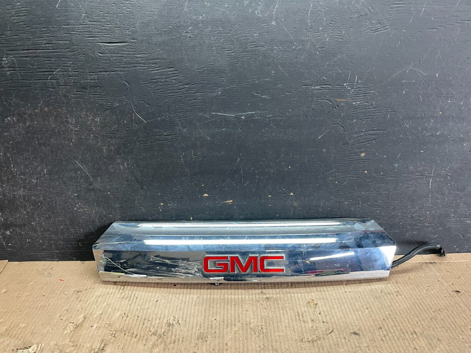 2011-2015 GMC Terrain Tailgate Liftgate Chrome Finish Molding Camera M2961 DG0