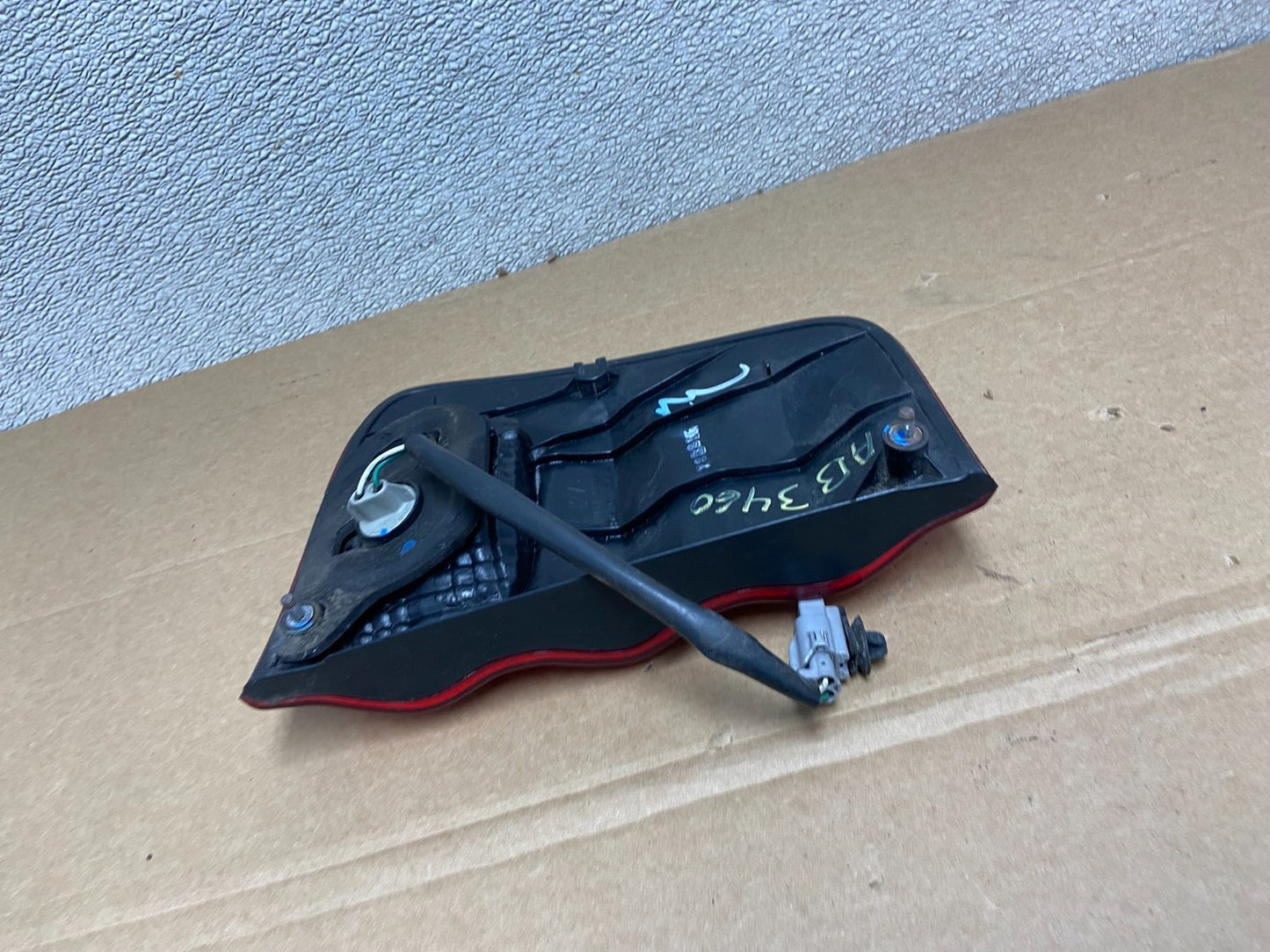 2001- 2004 Toyota Sequoia Right Passenger RH Tail light Inner Oem AB3460 LK6