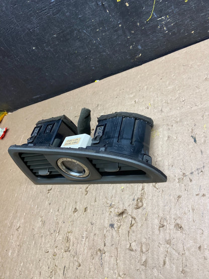 2001-2004 Nissan Pathfinder Center Console Air Vent T6258 DG1