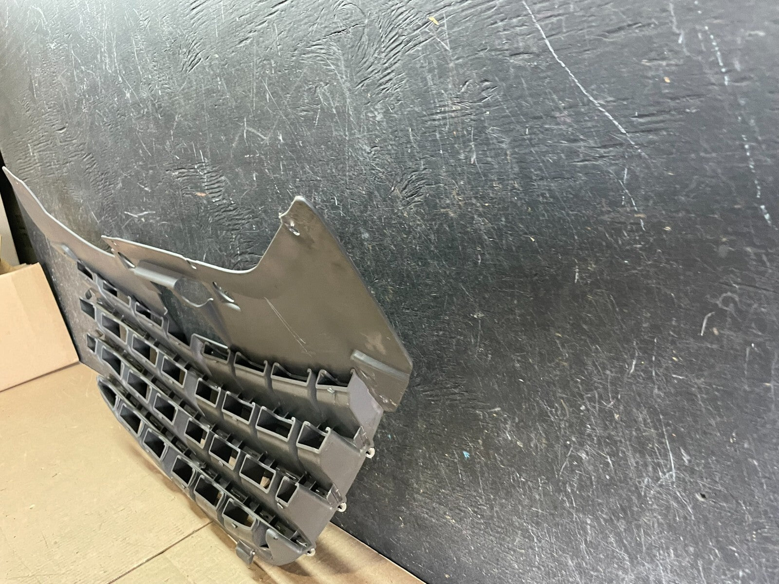 2007 to 2010 Chrysler Sebring Front Upper Grille Grill 0YW36TRMAC M6373 PS7