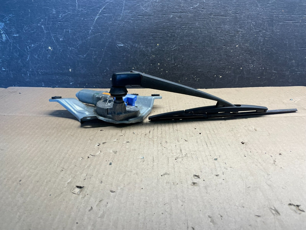 2010 to 2014 Subaru Legacy Outback Rear Windshield Wiper Motor u2104 DG1