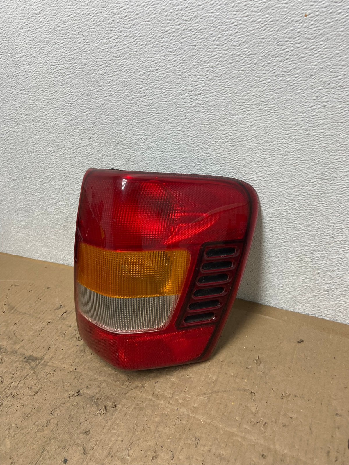 1999-2004 Jeep Grand Cherokee WJ Right Passenger Rh Tail Light TYC AC0224 LK1