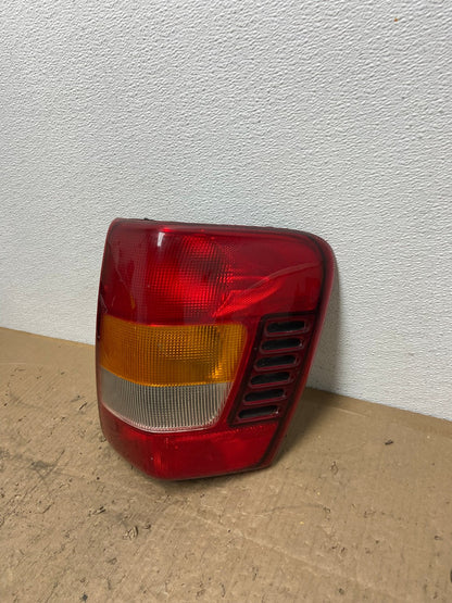 1999-2004 Jeep Grand Cherokee WJ Right Passenger Rh Tail Light TYC AC0224 LK1
