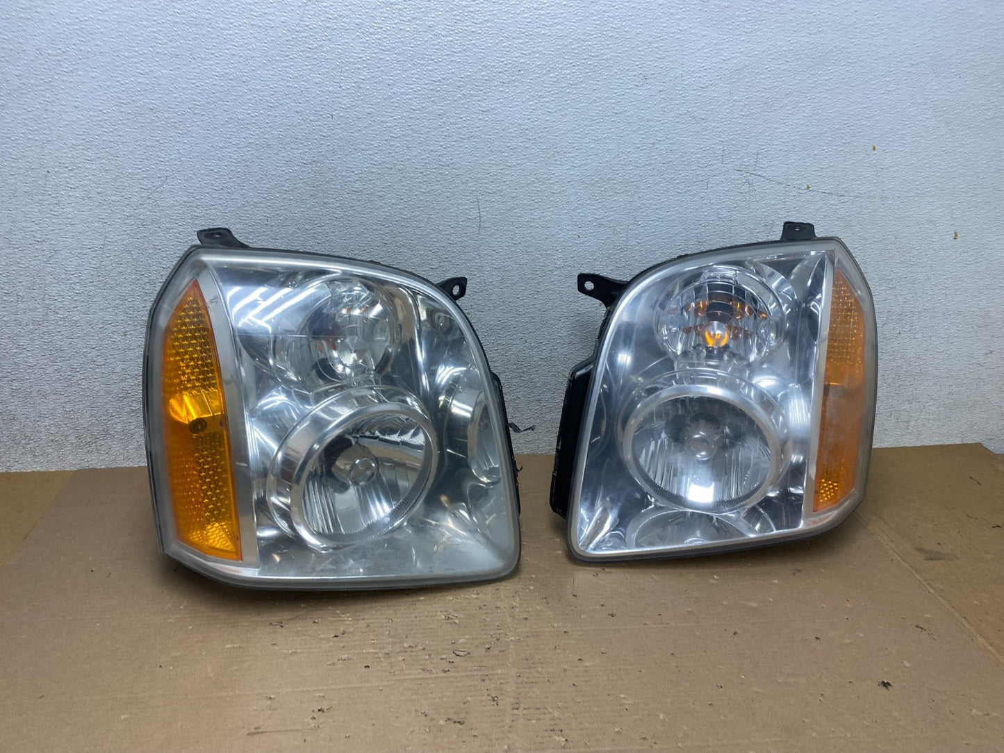 2007 - 2014 GMC Yukon Halogen Headlights Left+Right Side Set R0632 DW0