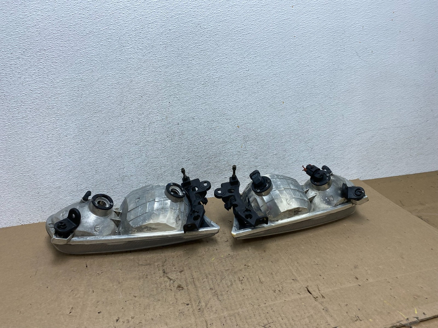 2000 to 2001 Toyota Camry Front Left+Right Side Headlights AE6609 DW5