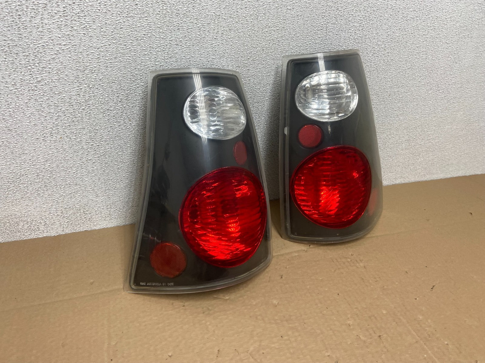 2001-2005 Ford Explorer Sport Trac Left+Right Set Black Tail Lights  AB6141 DG2