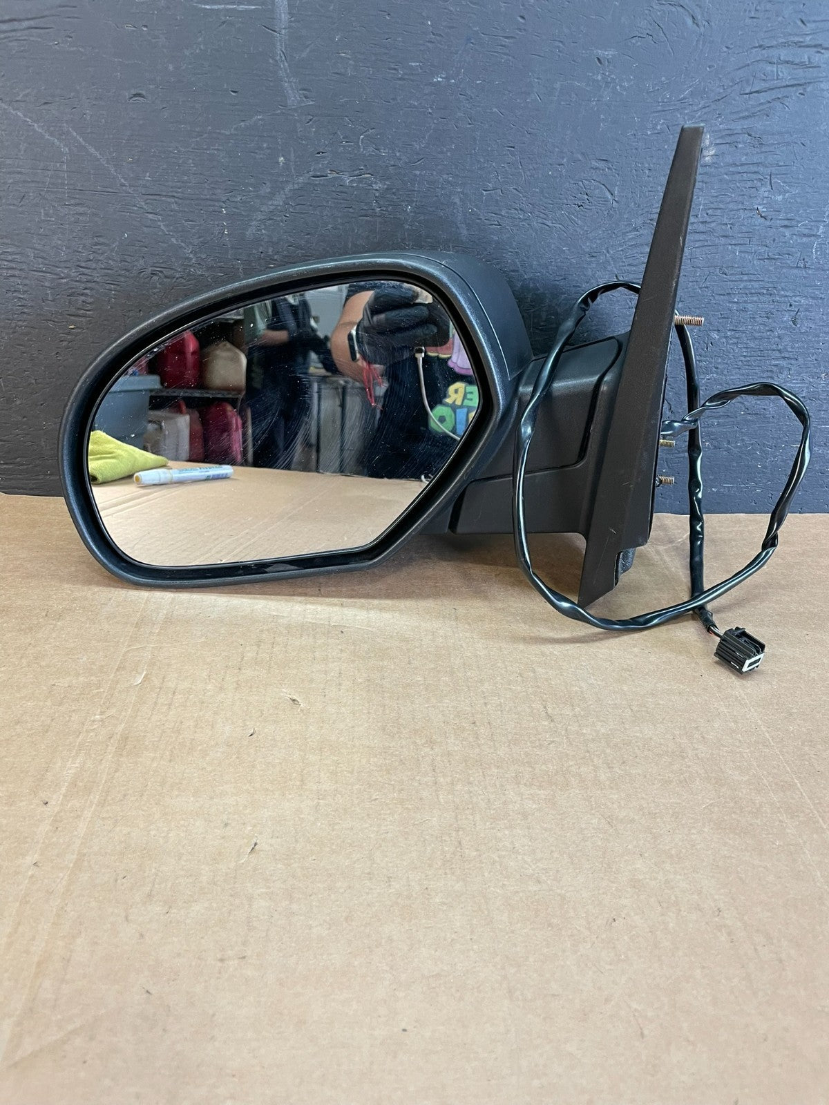 2007 to 2013 Chevrolet Tahoe Silverado Suburban Left Driver Mirror AE8301 DW8