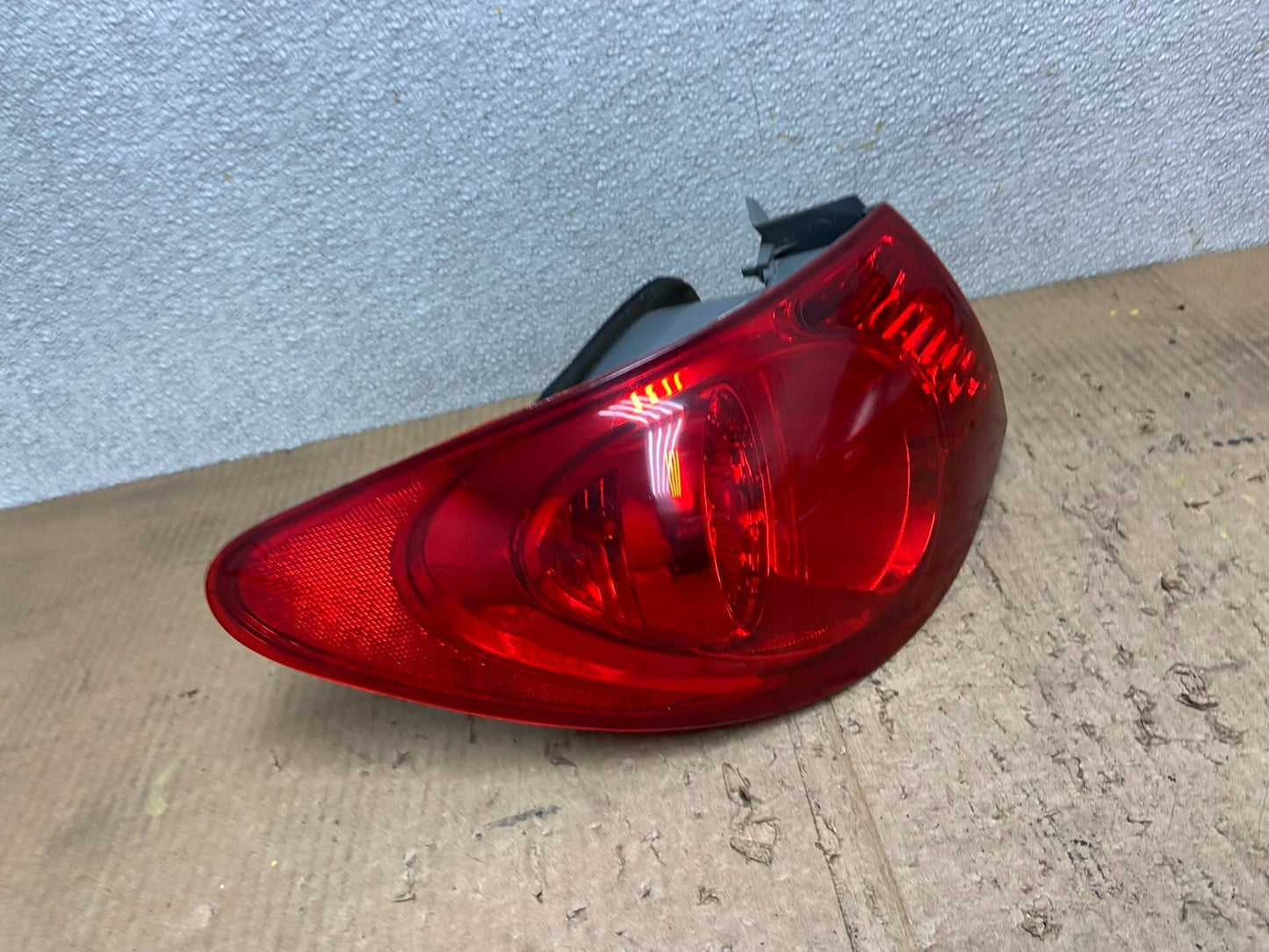 2007 to 2010 Hyundai Elantra Sedan Left Driver Side Tail Light Oem AA8368 LK2