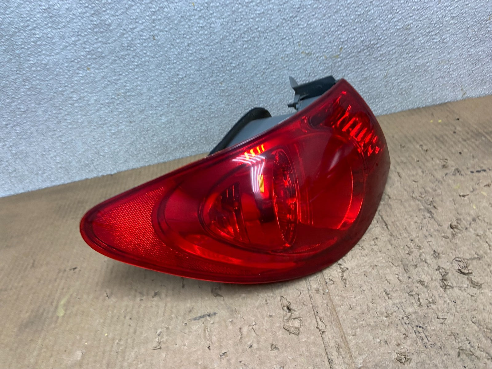 2007 to 2010 Hyundai Elantra Sedan Left Driver Side Tail Light Oem AA8368 LK2