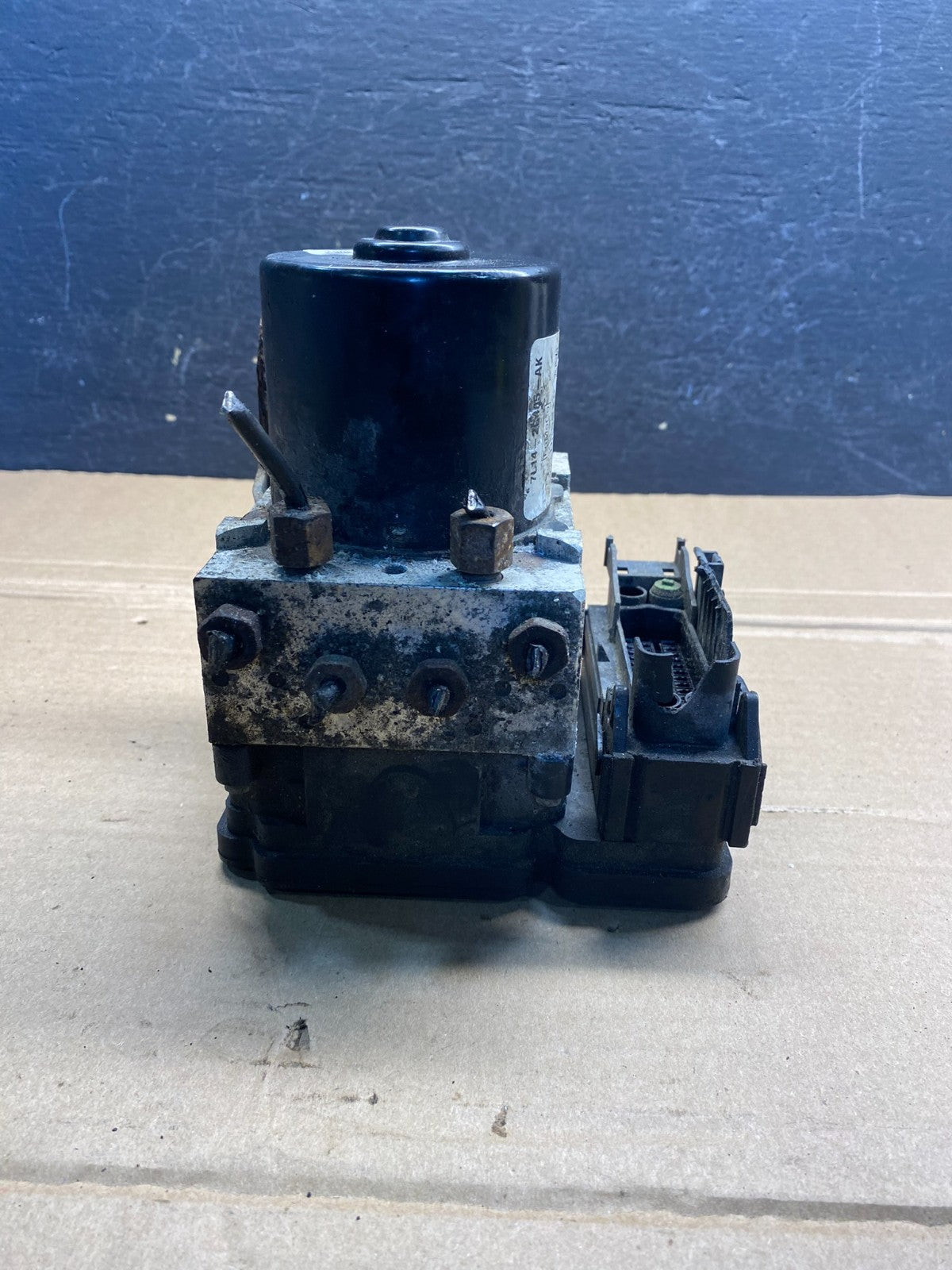 2003 - 2004 Ford Expedition ABS Anti Lock Brake Pump Module AE8087 DG4
