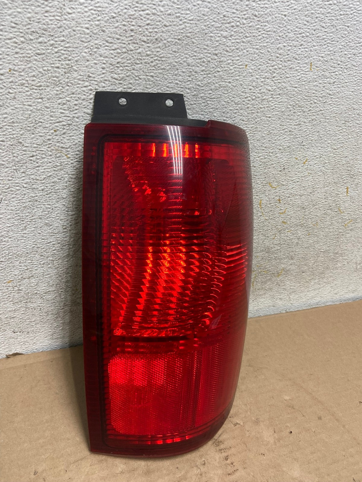1998 to 2002 Lincoln Navigator Right Passenger RH Side Tail Light AH9441 LK2