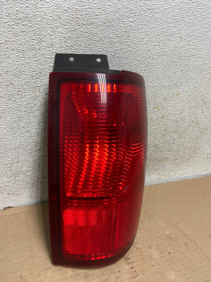 1998 to 2002 Lincoln Navigator Right Passenger RH Side Tail Light AH9441 LK2
