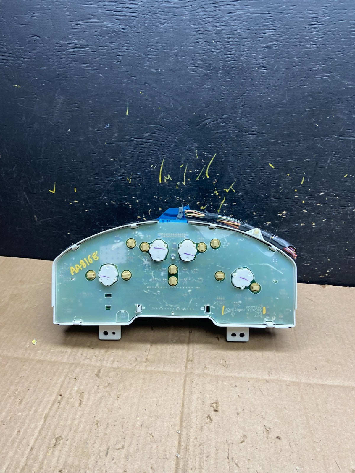 2005 to 2007 Mercury Montego Speedometer Cluster AA81685