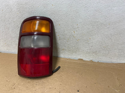 2000 - 2006 Chevrolet Suburban Tahoe Yukon Left Driver LH Tail Light AH8855 LK2